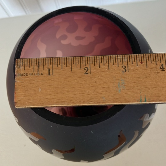 Beautiful Glass Amethyst Heavy Vase With Frosted Detail, Thick Clear Bottom - Picture 8 of 12